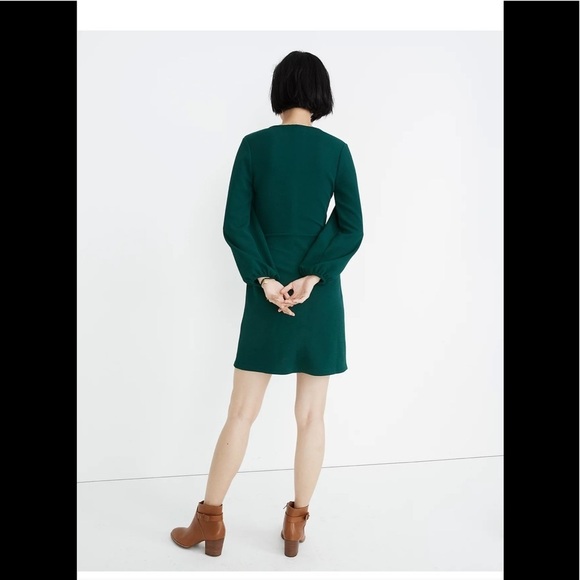 Texture and thread by MADEWELL Size S green cross over side tie dress - Picture 2 of 13